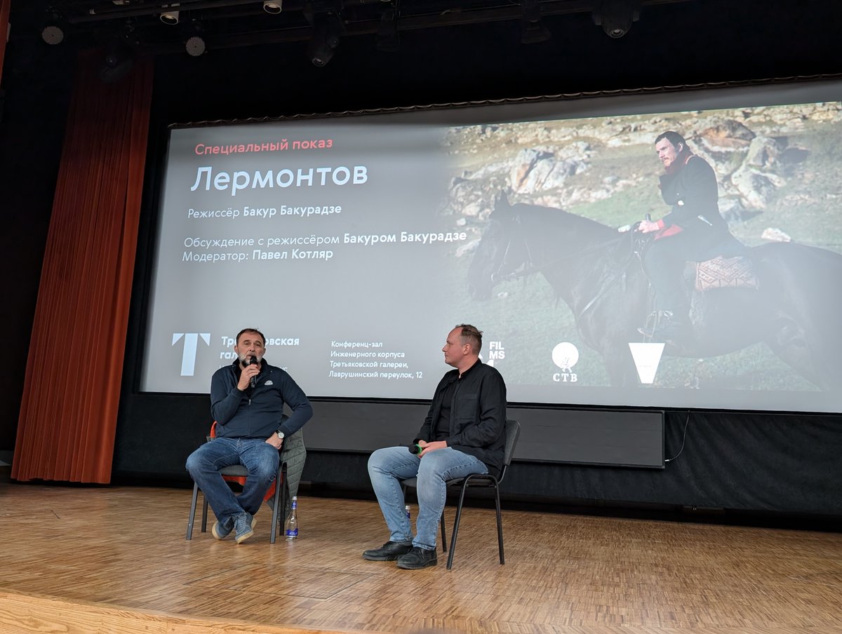offlinecinema's tweet photo. Во время ответов на вопросы из зала последней была мама Ильи Озолина, которая рассказала трогательную историю как её сын в своё время не прошёл на режиссёрский, поступил на сценарный к Арабову, вскоре бросил, но сказал, что всё равно попадёт в кино. https://t.co/rwcWdJotfi