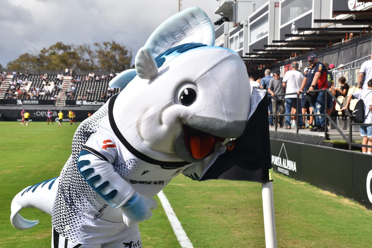 Mi escudo. Mis colores. Mi vida...

📸 Nicol's

#SiempreADCeutaFC
#ADCeutaFCMirandés