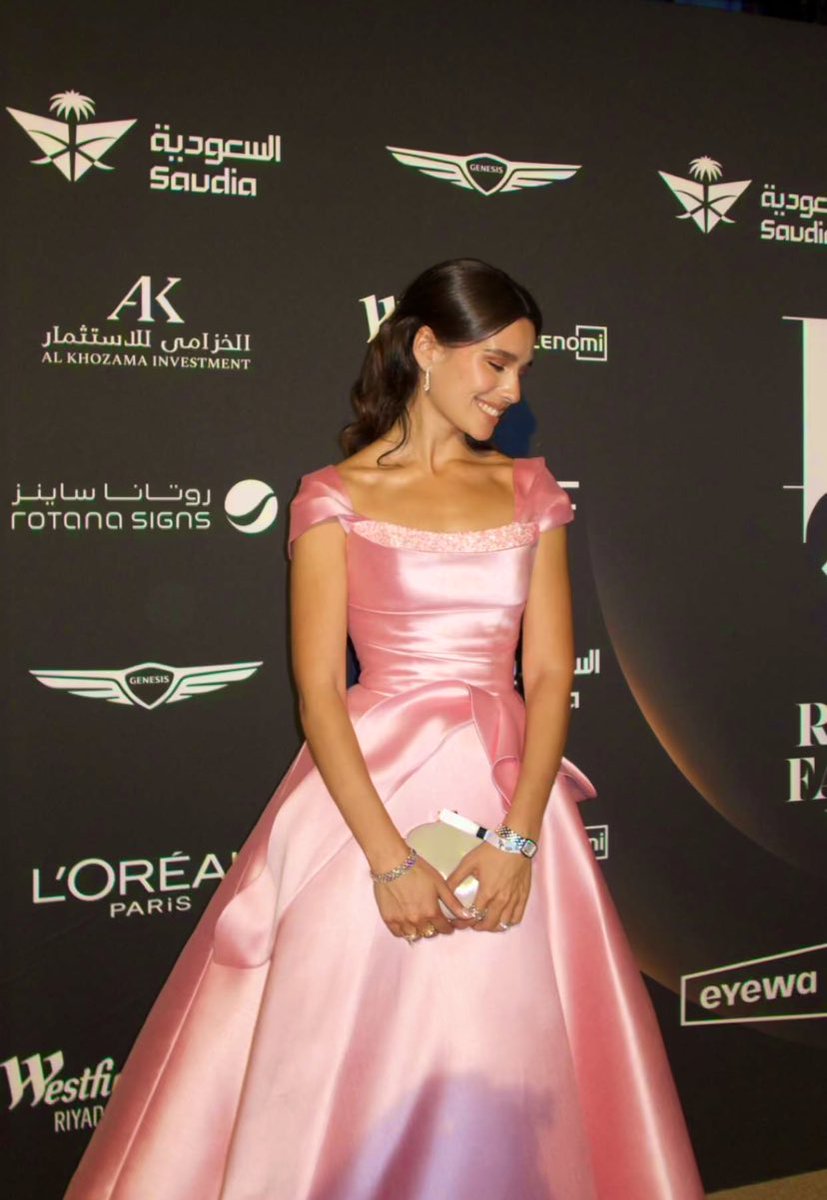 لوزه tweet media