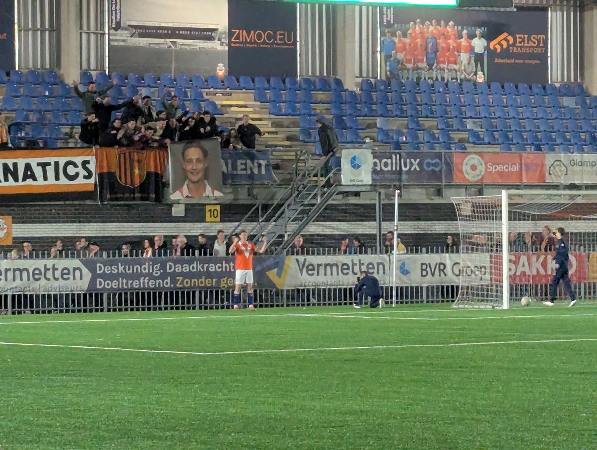 RBC'er Jens Verschuren even op de foto met zijn eigen fans uit Wagenberg.