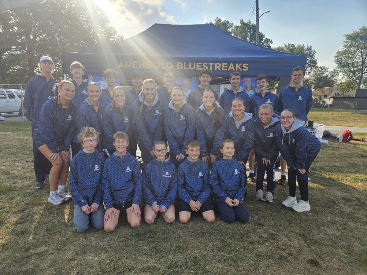 BOTH TEAMS ARE REGIONAL BOUND!!!! 💪

Well done today Streaks!!!
🥉Girls Team ~ 3rd
🥉 Boys Team ~ 3rd
