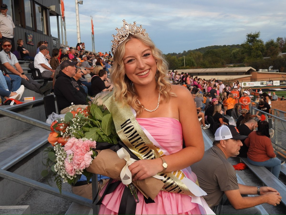 Congrats to our Homecoming Queen, Aubree Jones!!! <a href="/LC_AthleticDept/">Lenoir City Athletics</a>