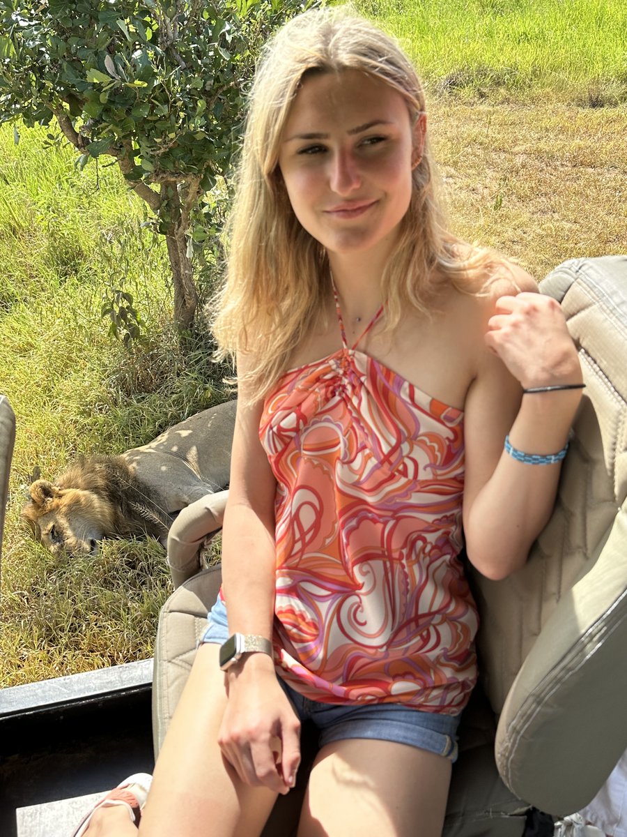 ClaraParisoff's tweet photo. A smile in the wild… some moments stay private, others I can share 🌿🖤
Un sourire au milieu de la nature, et quelques souvenirs que je garde précieusement pour toi.

#safarivibes #wildsmile #quietluxury #claraparis #exclusivecontent https://t.co/MmgAnDpojg