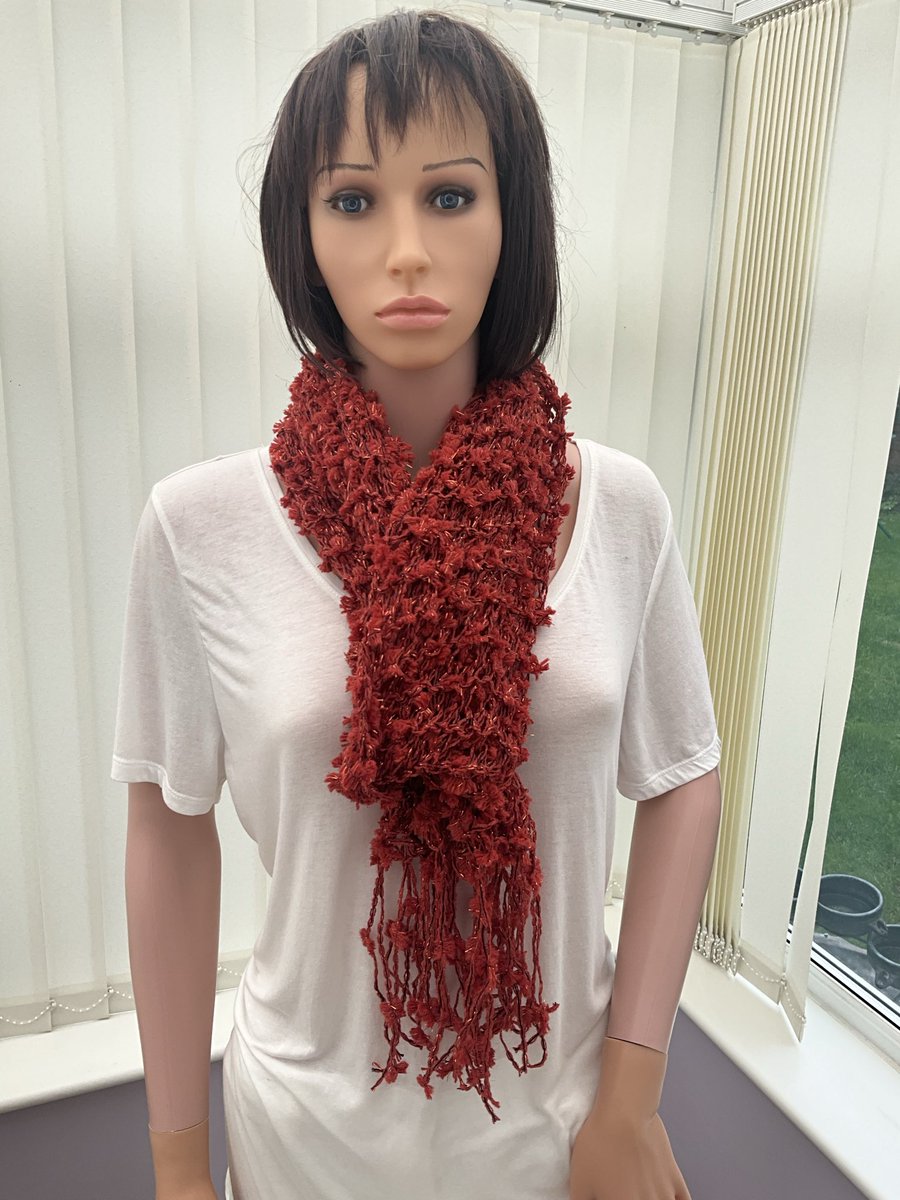 Kelebekstyles1's tweet photo. Mornings & evenings are now getting much cooler- Iβve just added this chunky scarf to the shop, perfect for banishing those Autumn/ Winter chills! Great for wearing to walk the dog, do the school run, etc https://t.co/SghnuVxQgv #CraftBizParty #WelshCraftHour #UKMaker #CraftHour https://t.co/pKEswYQ4gL