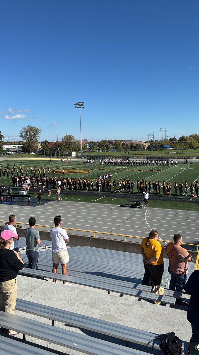 D3WIACWire's tweet photo. 🚨 UPSET ALERT: @UWECblugolds tied with @UWOFootball 

0-0
15:00 1Q https://t.co/5F69RyrIK5