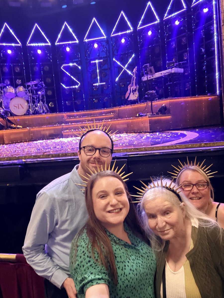 Front row to see <a href="/sixthemusical/">SIX 👑</a> in York with Mum, Sarah and Ethan; we were buzzing! 

✨💜✨💜✨💜✨💜✨💜✨💜✨💜