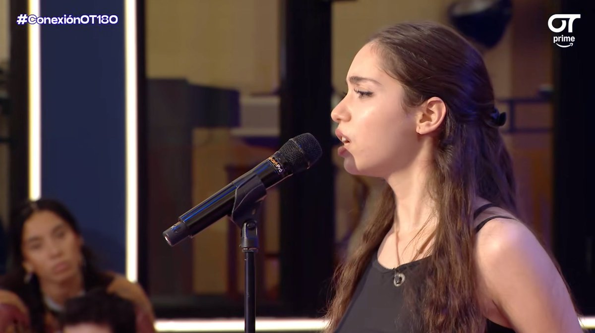 OT_Oficial's tweet image. 🎤 Judit canta “Ciudad de papel” 📄 de @_MaluOficial_ 🎶¿Os está gustando? 💙 En #ConexiónOT18O en @primevideoes 👉🏻bit.ly/ConexionOT18O