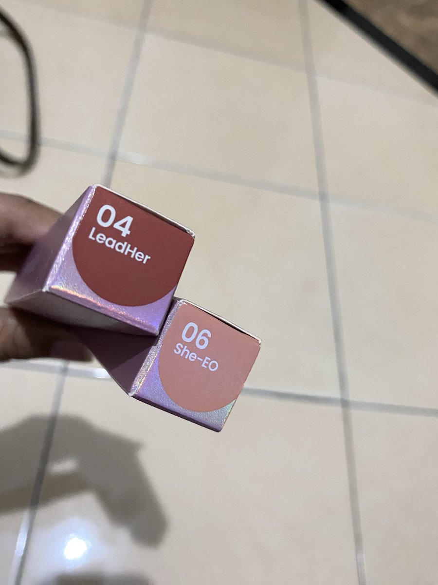 blushtwo's tweet photo. wts wtb preloved lipcream hanasui next level liplast cream shade 04 leadher sama shade 06 she-EO 

inii temen aku nitip yaa masi new 

19.999 ajaaa 

pengiriman dr malang bisa cod (co oyen 1k sisanya tf atau full pay oyen tapi+admin 14%)

#wts #wtb #hanasui https://t.co/qFIBJjRAze