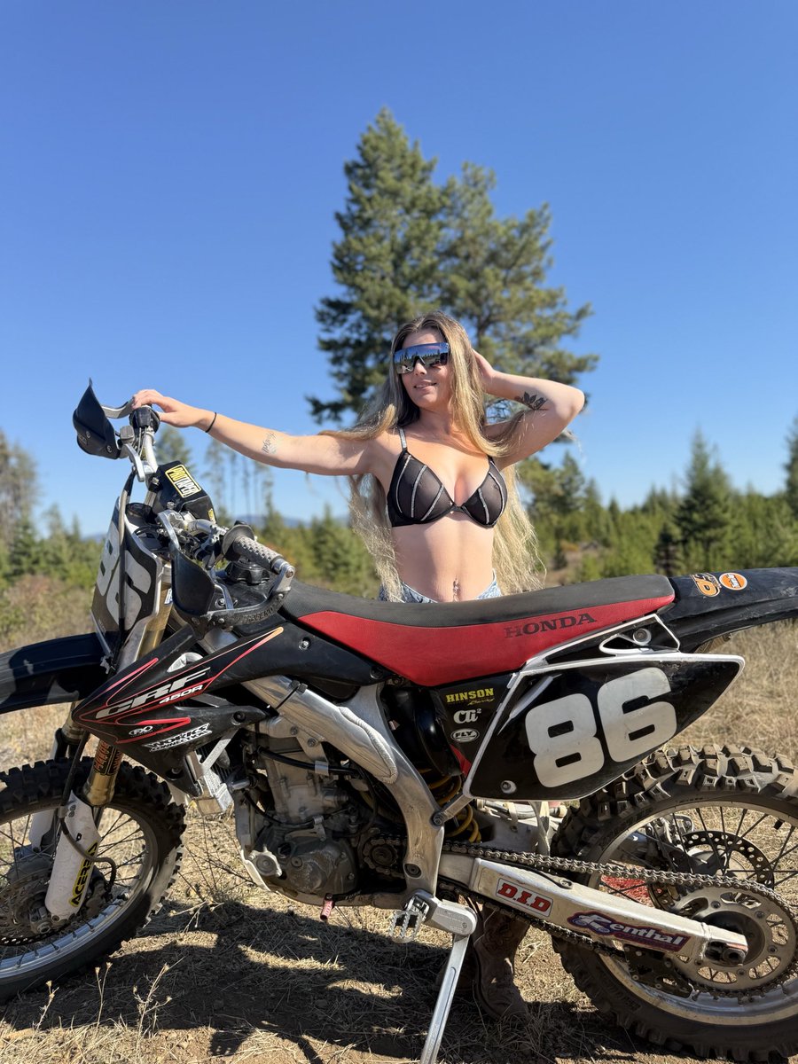 VIP OF on sale for 65% off. Now posting FULL nude content on my feed on there😘😘😘 link in bio