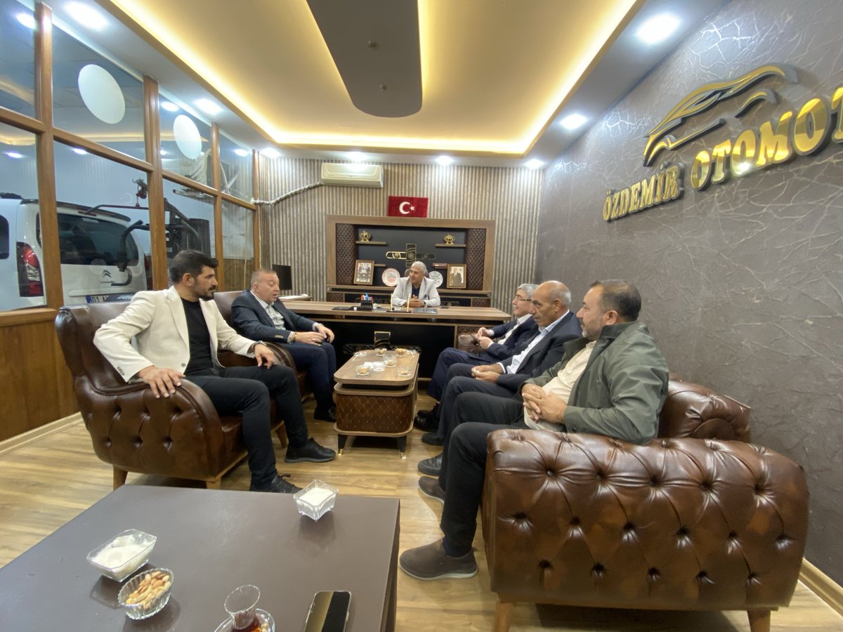 Ak parti gaziantep millet vekilimiz sayın <a href="/EyupOzkececi/">Mehmet Eyup Özkeçeci</a> geçmiş dönem il başkanımız sayın <a href="/ErtugrulTEYMUR/">Ertuğrul TEYMUR</a>  geçmiş dönem teşkilat başkanımız sayın <a href="/OMarakoglu/">Ömer Marakoğlu</a>  ofisimize gelerek taziye ziyaretinde bulundular  kıymetli vekilim ve kıymetli başkanlarıma teşekkür ediyorum 🤲🙏