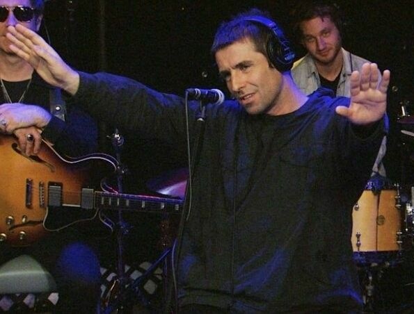Icey⋆⭒˚.⋆ (@icey_melted) on Twitter photo i think about this look all the time...liam's smile...he looks so good i think about this look all the time...liam's smile...he looks so good