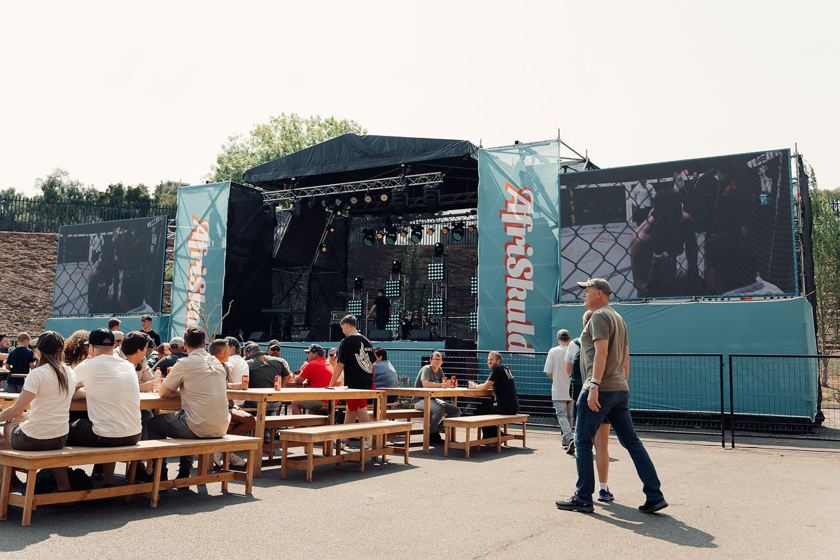Leeu hart! Daniël Müller met die wen!

Dankie aan Afriskuld vir julle bydrae tot die seisoen. Van lekker gevegte tot n veiling met n goeie doel. Ons is trots om julle in ons hoek te hê!