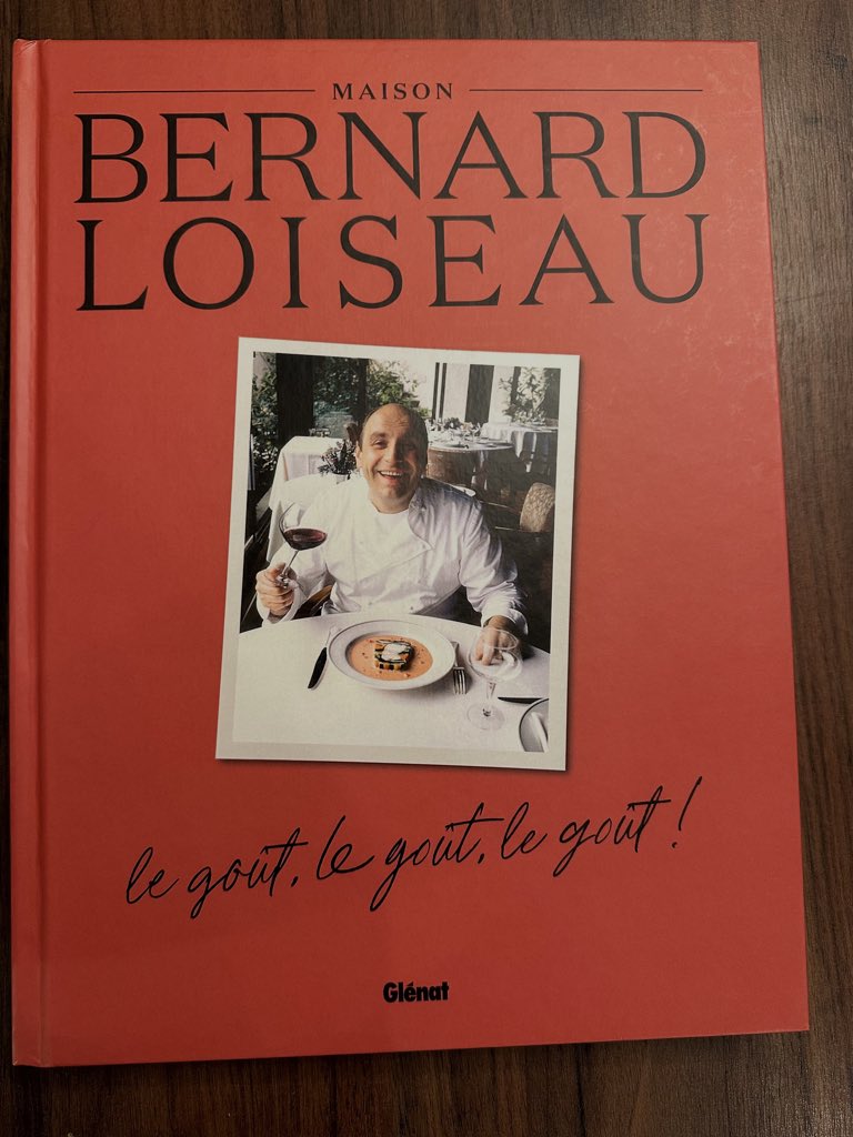 Il manque au paysage gastronomique. Merci à la famille Loiseau et aux editions Glénat de nous faire revivre le temps d’un livre,  l’esprit, la vision et la gourmandise d’un homme. De ce chef immense qu’était Bernard Loiseau. Un indispensable dans notre bibliothèque culinaire.