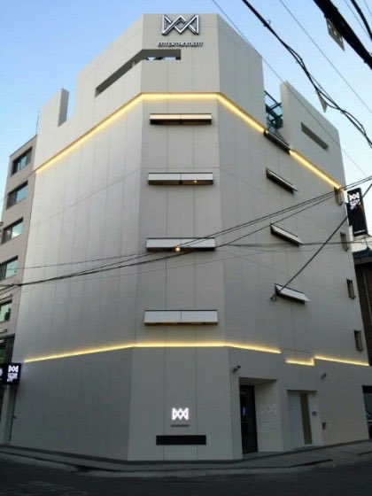 ㅅㅂ 덥엚 건물 사옥 부동산 매물로 올라온 거 보고 머리 아파짐... 에..에에..에에에에...에....
후배님들 알비덥에서 회의했다길래 옴... 했는데 사옥... 오우.....