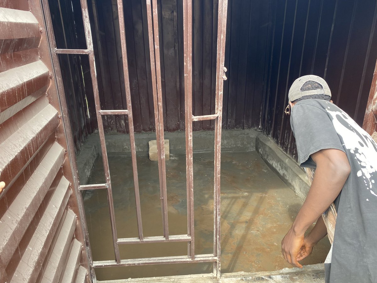 portable1264's tweet photo. @phlexyl Boss please help me comp the roofing of my shop please 
I just graduated and I want to use this to start something for myself but things are hard sir 
The roofing cost is about 90k and I only have 40k available with me sir 
Please help my life 🙏🙏
You no go fall @phlexyl https://t.co/tiWYTnO7kN