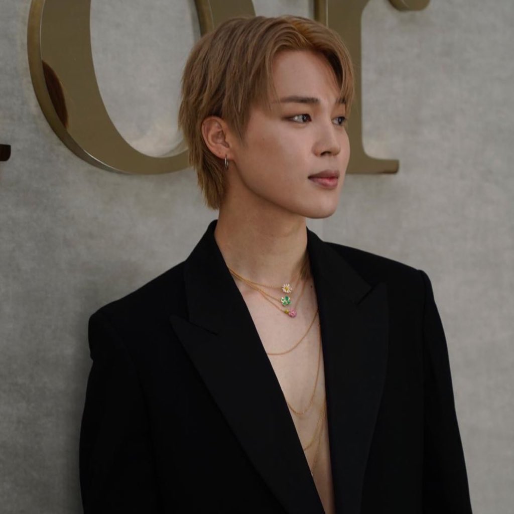 #JIMIN has generated $33.8M in Media Impact Value (MIV) following his appearance at Paris Fashion Week (via Launchmetrics)!

— It's the highest MIV for a kpop artist across all major fashion weeks.