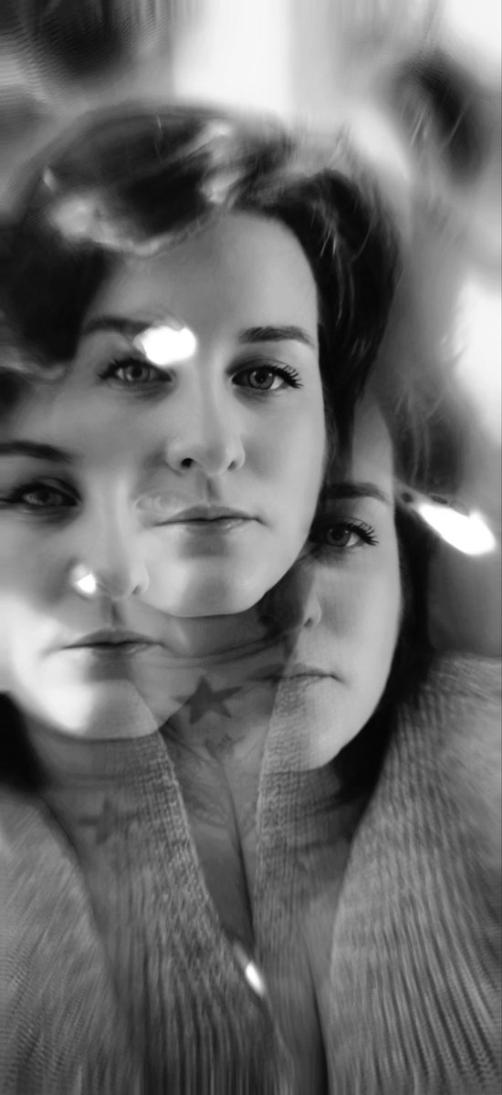 milonlolita's tweet image. Self portrait #strange #blur #blackandwhite .