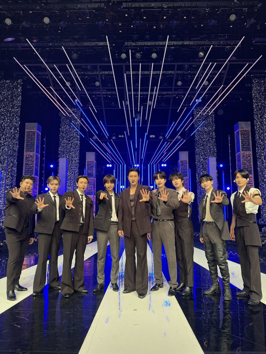 rain_blanche's tweet photo. 🖐️🖐️🖐️🫵🤚🤚🤚🤚🤚💙✨

#SUPERJUNIOR
#2025MAMAVOTE https://t.co/kYwbIGQDKV