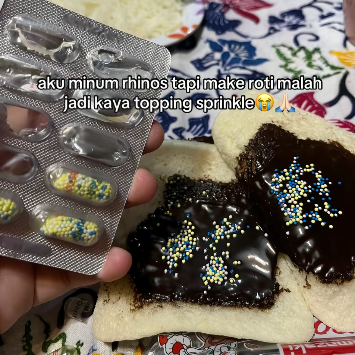 talk to who.. talk to who.. mending langsung talk to your pharmacist yah kak^____^