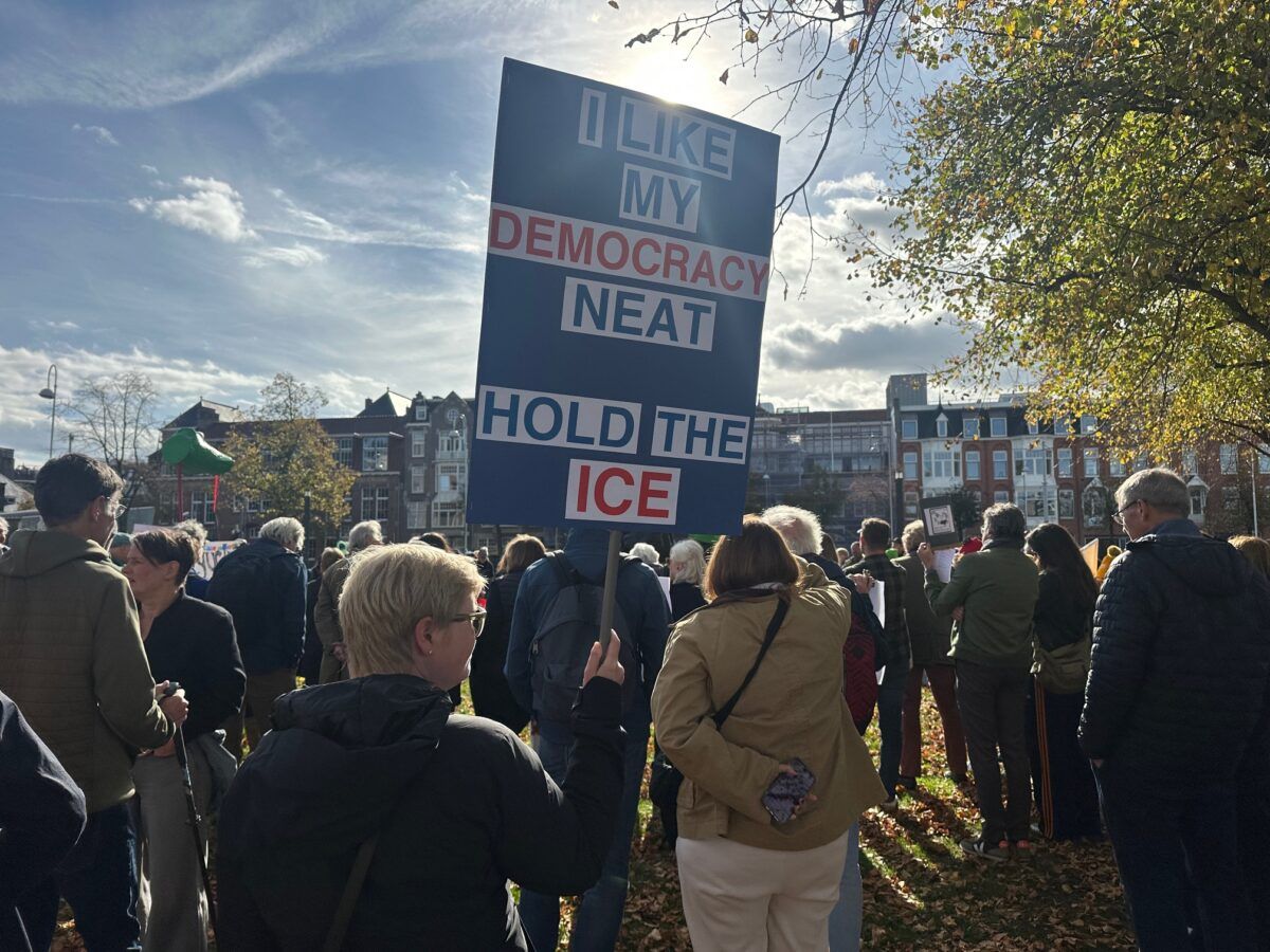 Hundreds gather for Amsterdam’s second “No Kings” protest dutchnews.nl/?p=258708