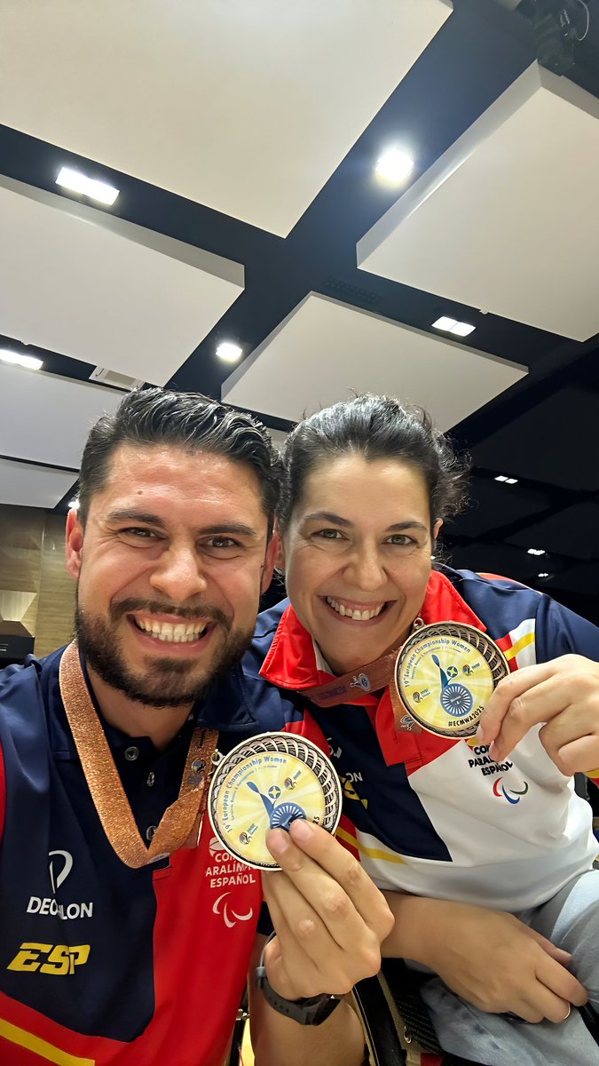 🔝 ¡¡¡𝐄𝐬𝐩𝐞𝐜𝐭𝐚𝐜𝐮𝐥𝐚𝐫!!! 🔥
España 🇪🇸 66-55 🇩🇪 Alemania
Somos bronce 
🥉🥉🥉 del Europeo de Sarajevo con la gallega <a href="/Vigo13bsr/">Smile</a> .
El #TeamFemESP 🇪🇸 sube al podio continental por 3ra vez
<a href="/Farodevigo/">Faro de Vigo</a> <a href="/lavozdegalicia/">La Voz de Galicia</a> <a href="/AtlanticoDiario/">Atlántico</a> <a href="/RadioMARCA/">Radio MARCA</a> <a href="/ConcelloDeVigo/">Alcaldía de Vigo</a> 
<a href="/RadioVigo/">Radio Vigo</a>