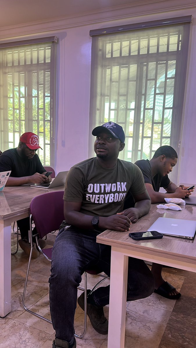 xaxxoo's tweet photo. Good job by the @BasedWestAfrica team to come all the way to kaduna and educate us about the base batches 002 and so many technical and no technical issues. 

The sessions are really great. 

@Sir_Damilare https://t.co/tQbEPrA8N9