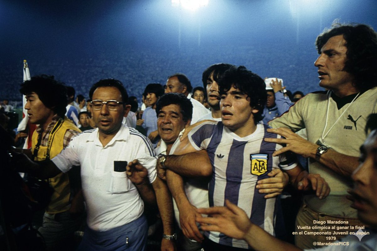 Maradona Retro PICS tweet media