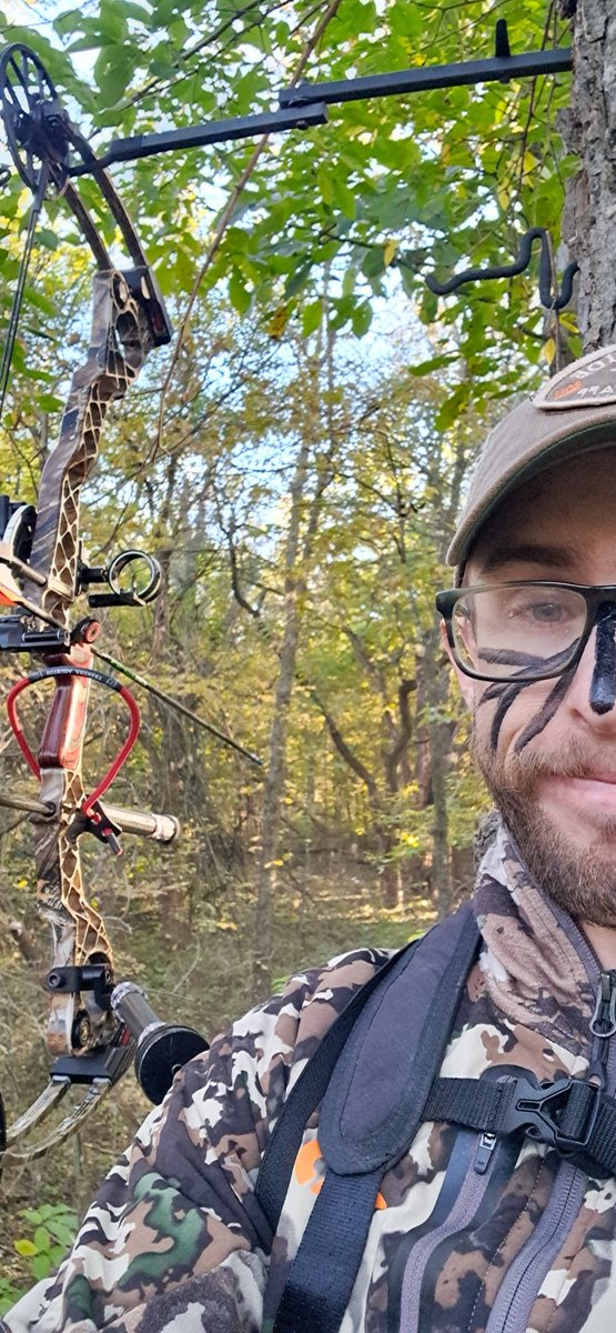 EthanHuntFish's tweet image. A slow morning in the woods is still the best way to spend your mornings. #bowhunting #firstlite #mathewsarchery