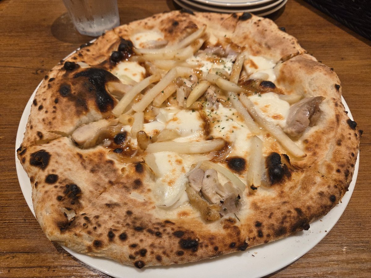 ysk_prsk's tweet image. #プロセカCS、本当にスゴかった！
あの歴史的瞬間の目撃者になれただけでも嬉しいのに、選手各位の奮闘に何度も心が震えました。
選手の皆さん、お疲れ様でした！
また絶対に、有観客で見たいな！
……クイズ大会もしてくれない？笑
↓興奮冷めやらぬ状態で食べたピザ