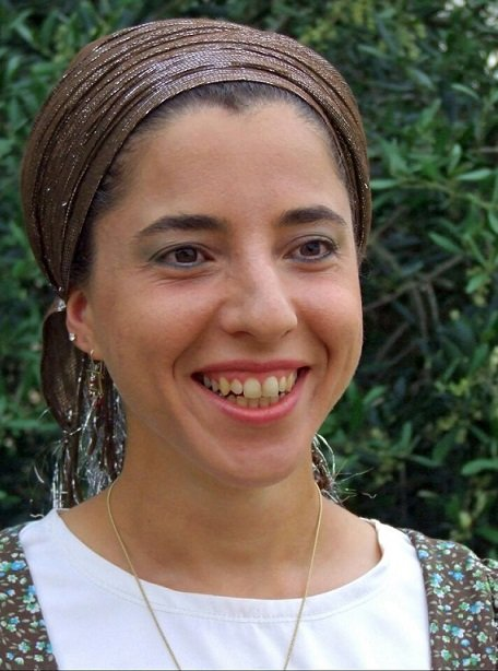 Ten zmetek vlevo je jedno z těch „palestinských dětí“, jak jim mnozí na Západě s oblibou říkají.

Byl právě propuštěn z izraelského vězení v rámci dohody o rukojmích.

17. ledna 2016 se Murad Badr Abdallah Dais (tehdy 16 let) vplížil do židovské vesnice Otniel a vnikl do domu