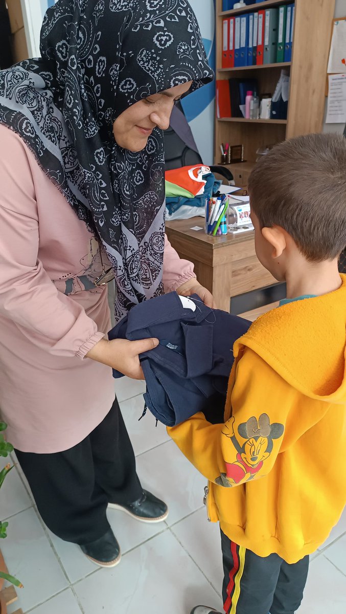 Gönül Damlası Derneği olarak, yetim yavrularımıza hayırsever vatandaşımızın desteği ile kıyafet yardımında bulunduk. 
Yardım ve desteklerini bizlerden esirgemeyen tüm duyarlı bağışçımıza hem derneğimiz hem de yetim yavrularımız adına teşekkür ediyoruz.