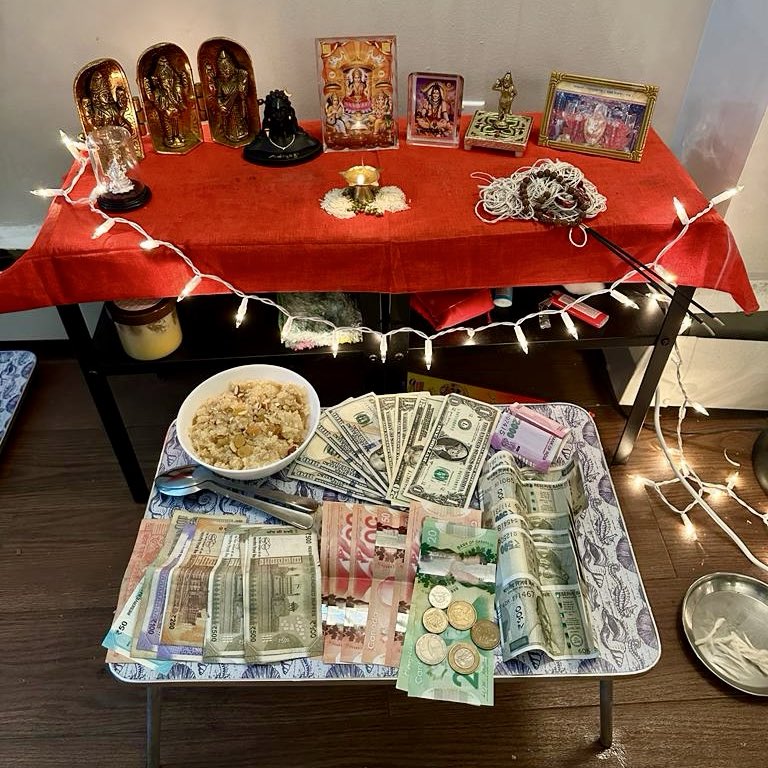 K25Radhi's tweet image. Happy Dhan Teras guys!!!!