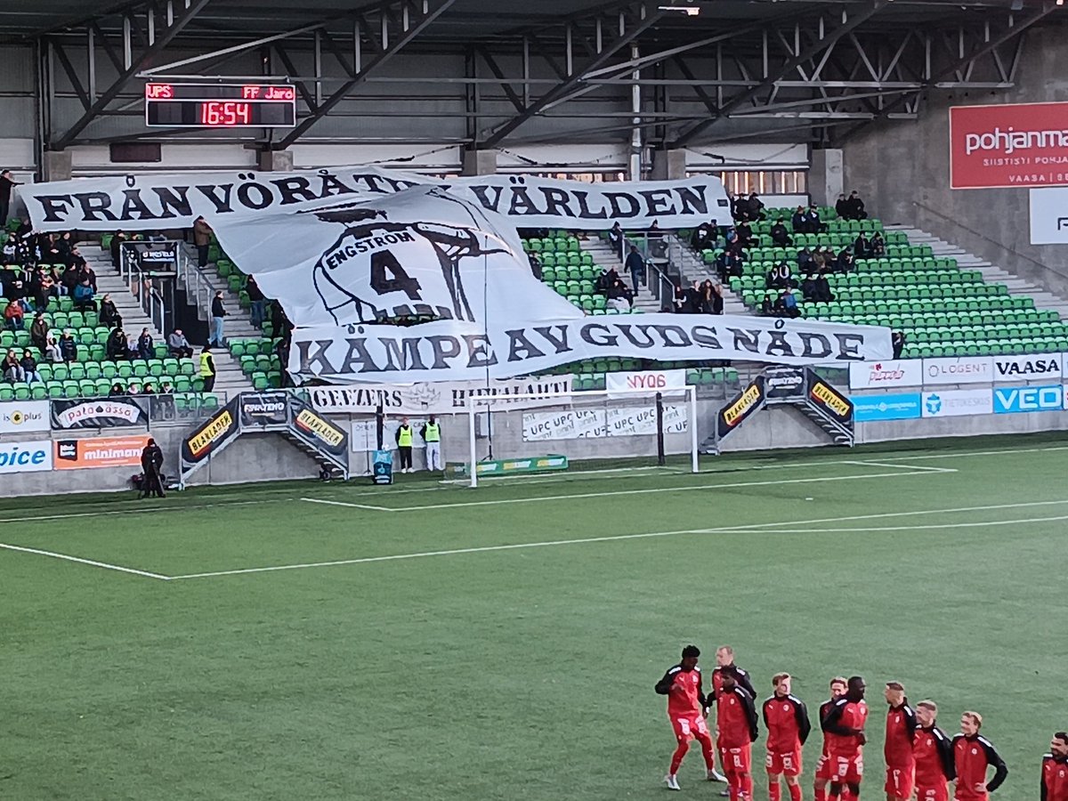 MKallasvuo's tweet photo. Semmoinen sieltä putkahti. 366 kilpailullista ottelua #Vepsu edustuksessa, mikä on seuran historian suurin määrä. #jalkapallo #Veikkausliiga #Vaasa  #GeezersHietalahti @Jesper_Engstrom https://t.co/Ru09CSMjEz