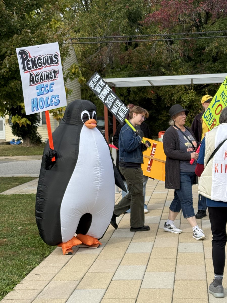 In Laurel this morning covering the No Kings protest for <a href="/thelaurelindep/">The Laurel Independent</a>.

Laurel Resist’s Amy Knox said there were over 300 RSVPs, four times as many as the June 14 protest. She said the actual number of attendees today could be closer to 1,000.

Follow along for updates.