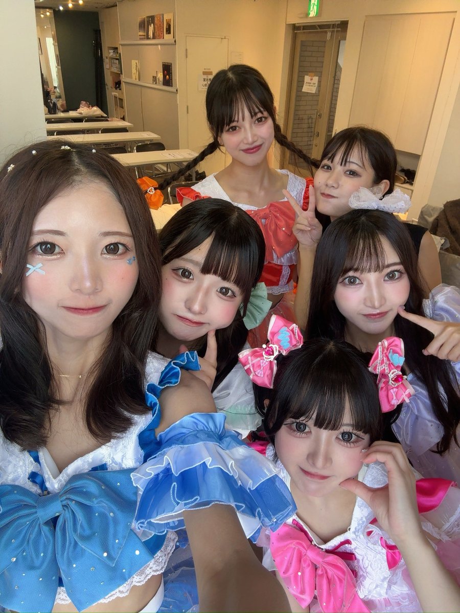 次のライブは25日のハロウィンコスプレライブーー🎃🦇💖2回しそれぞれコスプレ変えるかも❕なんのコスプレかはお楽しみにー🥺♡
