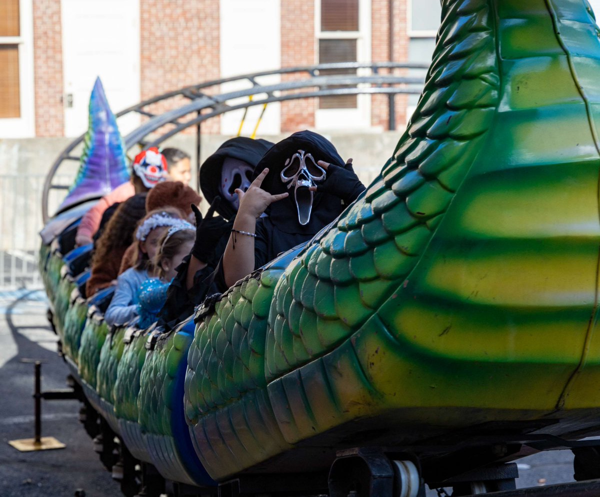 Like Lowell tweet media