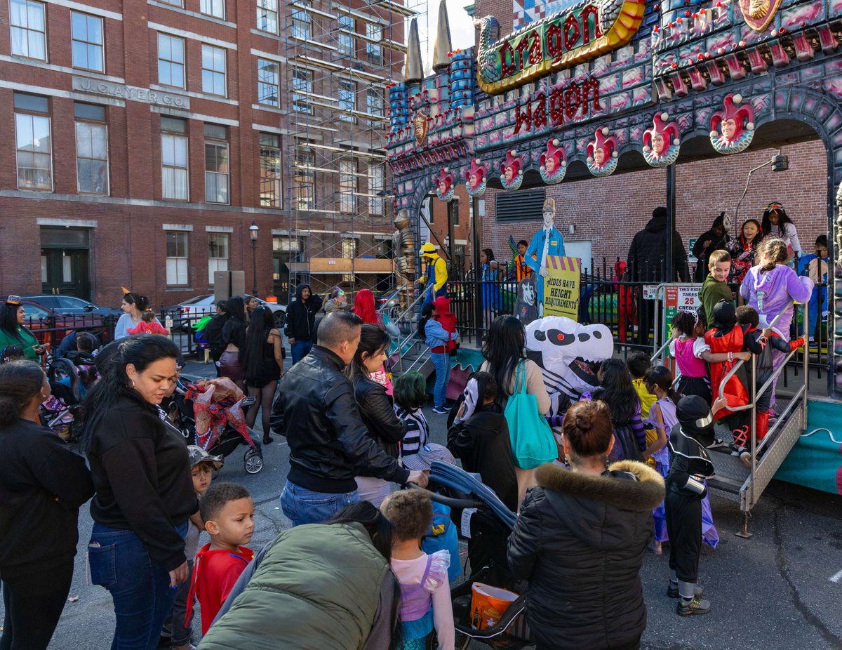 Like Lowell tweet media