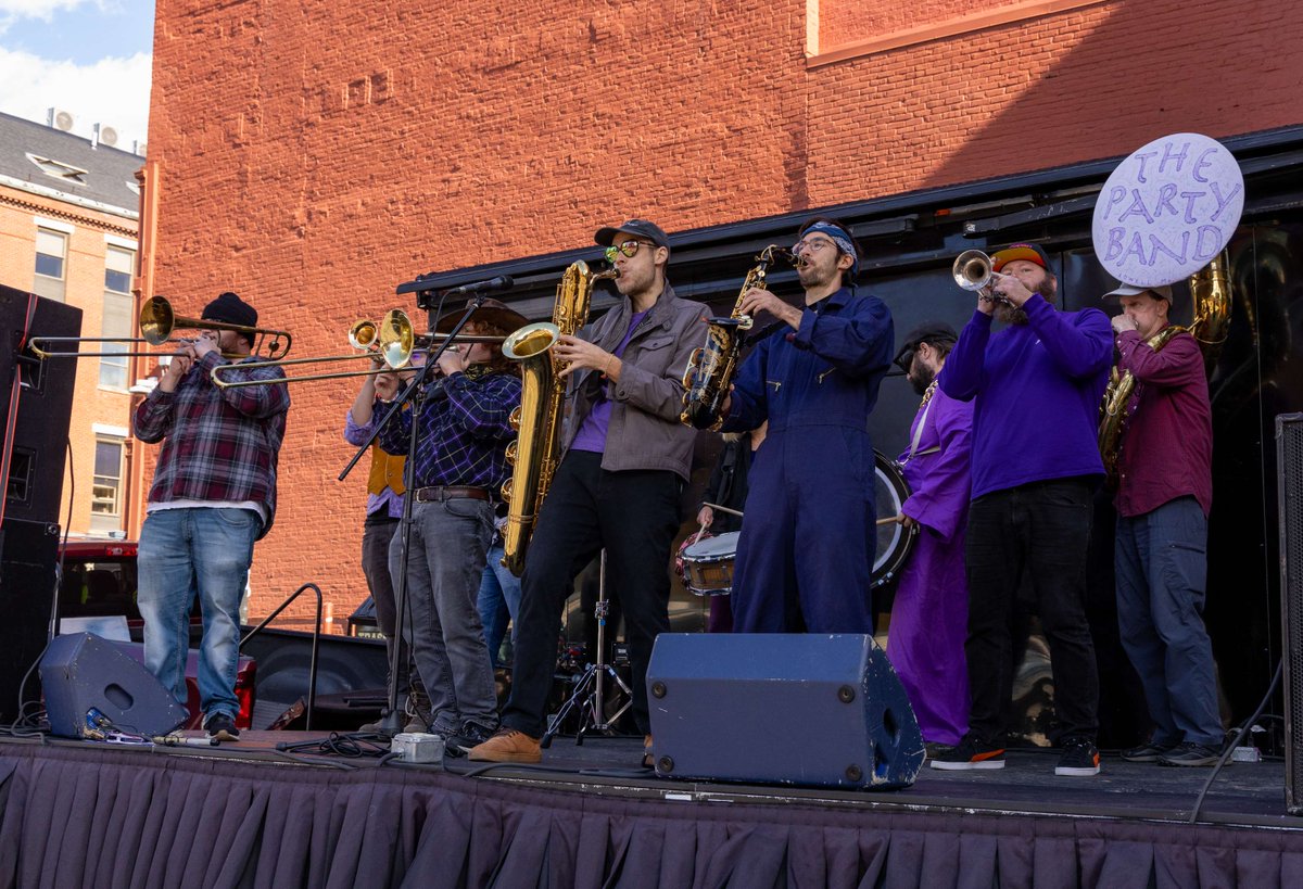 Like Lowell tweet media