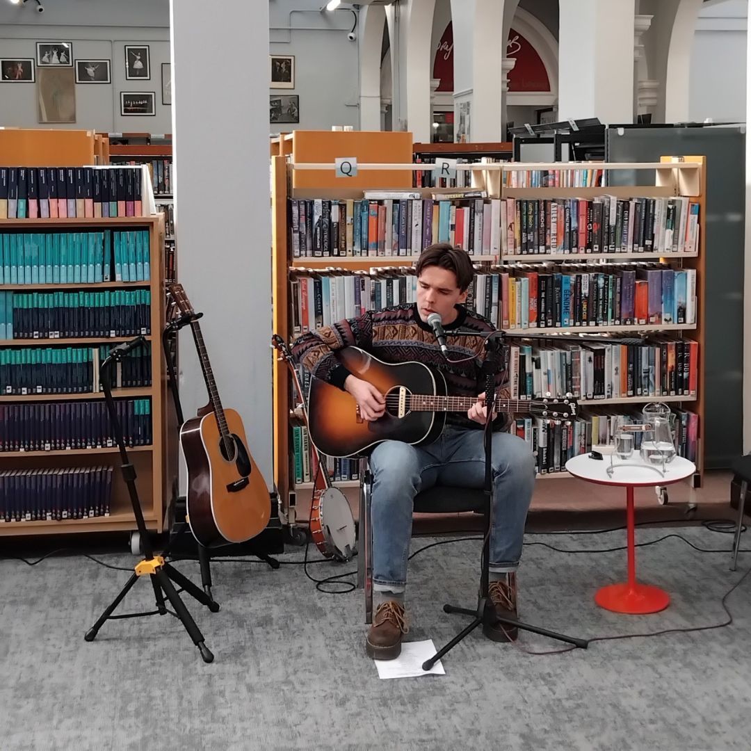 corkcitylibrary's tweet image. Harris, a Wexford folk artist, recently performed a set of his own music in the City Library as part of our Live at the Library sessions. He has to date released three singles and live-tracked EP. 

#RoryGallagherMusicLibrary #CorkCityLibraries #CorkMusic #LiveMusic