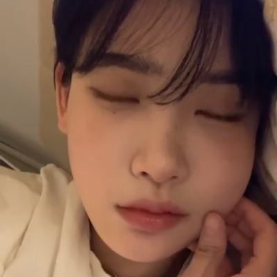 솔직히 너무 귀여움 
볼 좀 뜯어가도 되나여