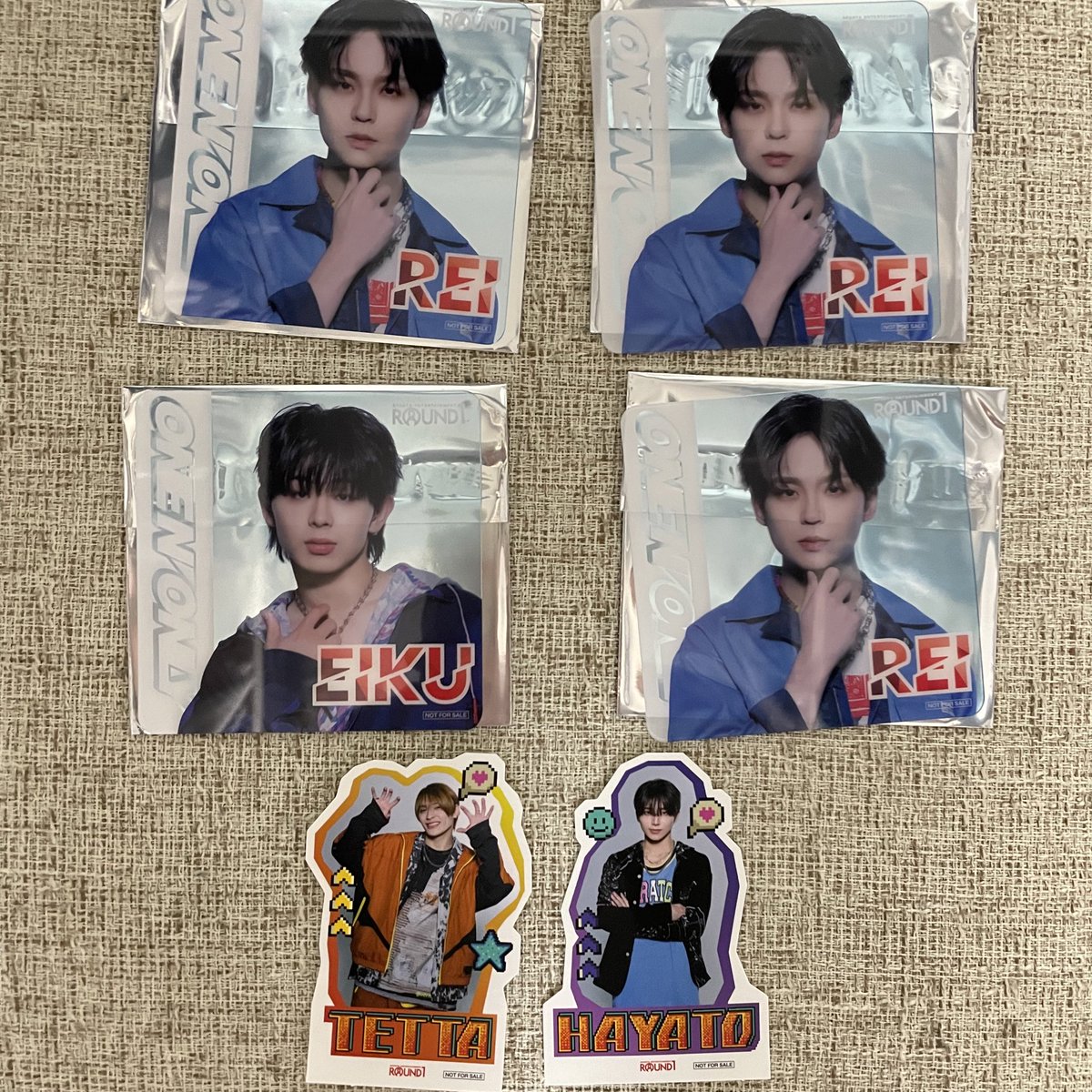 ONE 'N ONLY ワンエン ROUND1 ラウワン 交換

【譲】コースター：REI ×3 . EIKU
　　　ステッカー：TETTA . HAYATO

【求】NAOYA

郵送にて交換✉️
お気軽にお声掛けください🙇‍♀️

#ワンエン交換