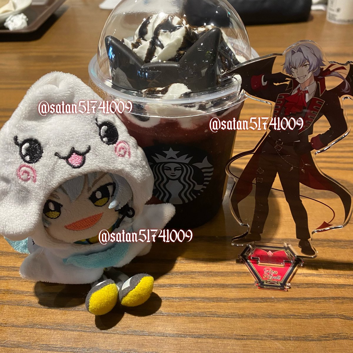 【拡散希望】落し物 捜し物 
画像左、SideM牙崎漣のぱぺっとちゃーむを落としてしまいました。みるみるちゃんの着ぐるみを着せています。最後に姿を見たのは10/13調布のスタバ、その日その後に新宿、池袋に行きました。
大変難しいと思いますがもし拾われた方おりましたらご連絡ください。