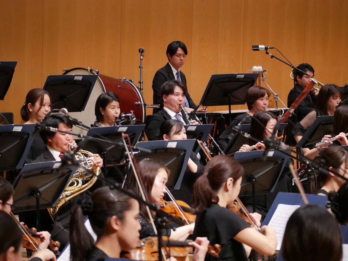 YoichiMurata's tweet image. オケの皆様がとても協力的で非常にありがたかったです。客席に向かってトロンボーンを吹いている時やリズムセクションとアイコンタクトしている時は通常運転ですが慣れぬ指揮をするときの私の不安と言ったら‥。しかしオケの方を向くとオケの方々が穏やかな表情をされてるのにどれだ救われたことか。