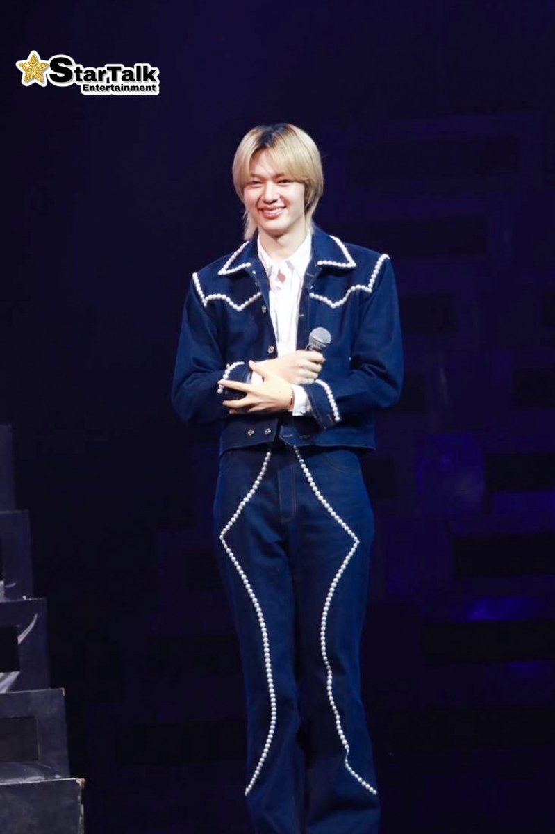 startalkent's tweet image. “นุนิว ชวรินทร์” ในคอนเสิร์ต Jula’s Herb | presents DA20th CONCERT “The Endorphine Effect”  🎤

CHAWARIN x DA Day1 
#NuNew 
#DA20ConcertxNuNewD1 
#JulasHerbXDA20Concert
#TheEndorphineEffect