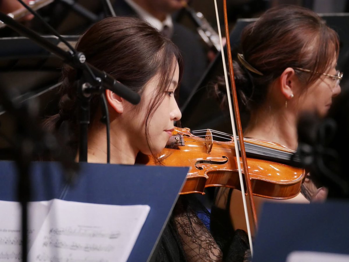 YoichiMurata's tweet image. オケの皆様がとても協力的で非常にありがたかったです。客席に向かってトロンボーンを吹いている時やリズムセクションとアイコンタクトしている時は通常運転ですが慣れぬ指揮をするときの私の不安と言ったら‥。しかしオケの方を向くとオケの方々が穏やかな表情をされてるのにどれだ救われたことか。