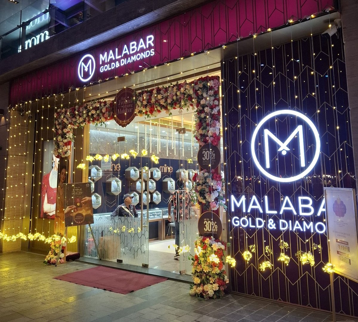 Warlock_Shubh's tweet image. #BoycottMalabarGold worked, Look at their empty stores on Dhanteras. That’s the power of your outrage Hindus.
Any company that supports or funds Pakistani terrorists will pay the price. Remember this.