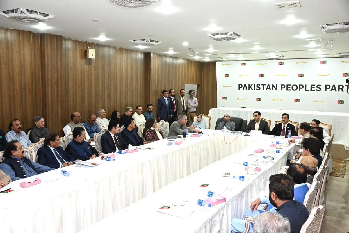 ADfarooqBhh's tweet image. CEC meeting of the Pakistan Peoples Party Held in karachi today. CEC paid heartfelt tribute to the martyrs of democracy, Including those of the Karsaz tragedy. Party leaders also shared key suggestions on the country's current political and economic situation.
♥️🖤💚