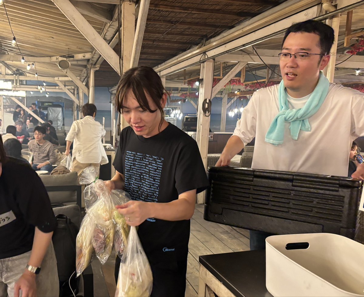 mirai_baku_2025's tweet image. 食材は党首が配ってくれた
 #チームみらいBBQ
#手を動かす