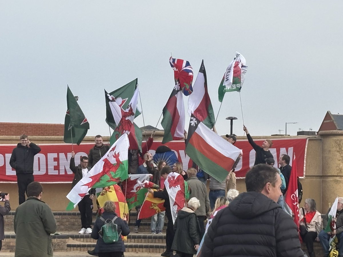 LouMiddleton10b's tweet photo. 5 people turned up as a counter protest, 1 with an Israeli flag and some rubbish version of the Union flag. 
Luckily, mass, peaceful protest soon saw him walking away. 
@YesCymru https://t.co/WBF4lG85FY