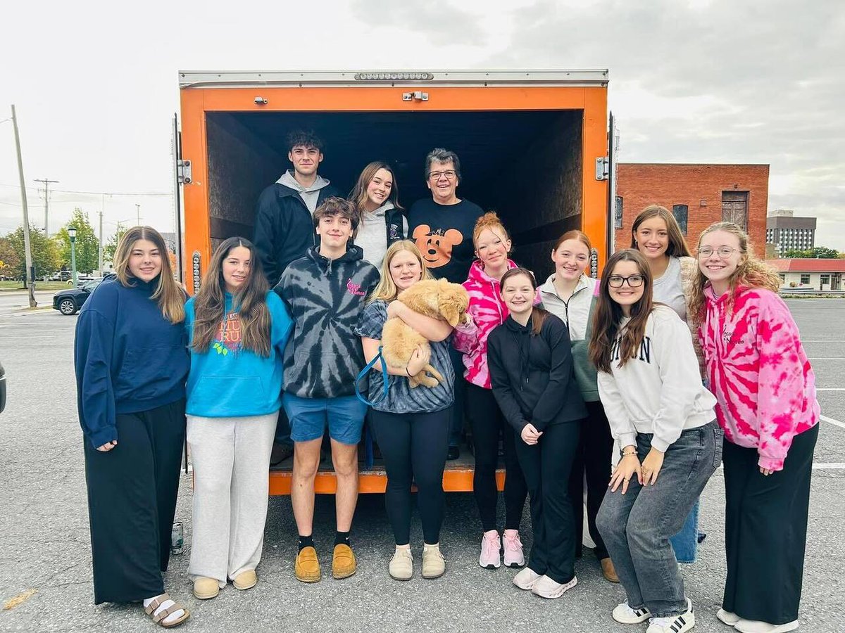 StageNotesWatn's tweet image. Don’t forget to drop off your cans and bottles! ONE HOUR LEFT! We are in the parking lot next to St Patrick’s! instagr.am/p/DP9AvF-jszt/